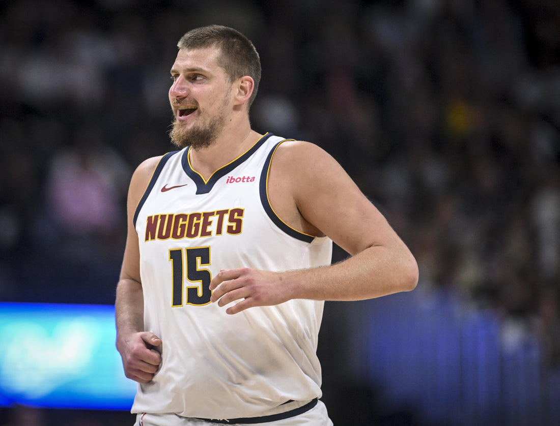 Nikola Jokic faz história na noite de Natal da NBA.
